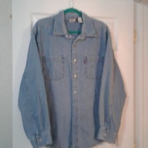 Mens Levis long sleeve denim shirt.
